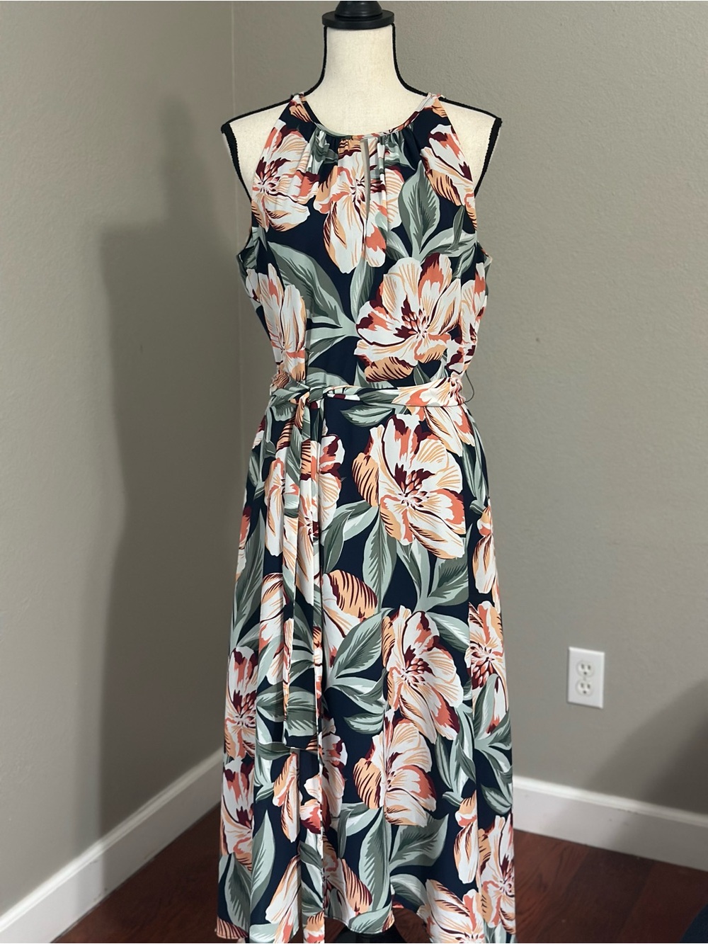 Tahari Sleeveless Tropical Hibiscus Floral Maxi Dress Dark Green & Peach Colors